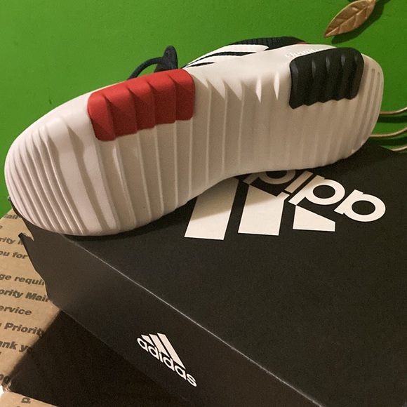 Brand New Adidas shoes for boys size 3 1/2 still in box ready to be shipped!❤️👍 - Picture 2 of 5